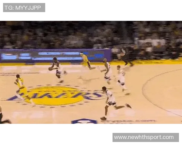 爱德华兹精彩突破拉杆换手上篮展现超强观赏性引发全场欢呼